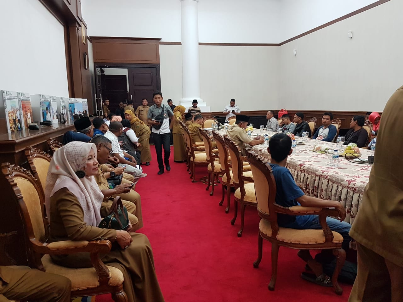 Penyerahan Warga Kota Serang Oleh Gubernur Banten yang dipulangkan dari Papua sebanyak 11 Orang Diterima Oleh Wakil Wali Kota Serang