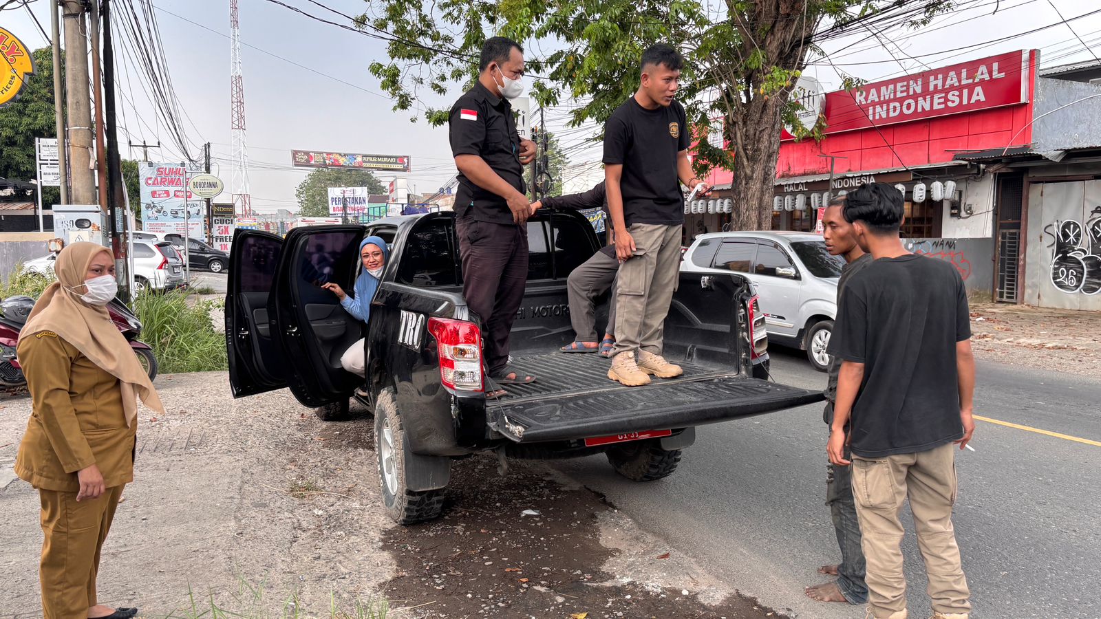 Dinas Sosial Kota Serang dan Satpol PP Tangani ODGJ Berdasarkan Laporan Serang Siaga 112